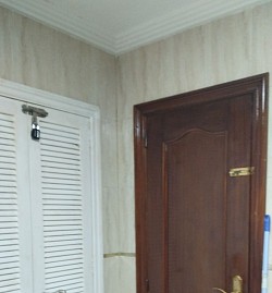 Pintura puerta armario y limpieza y barniz puerta galería